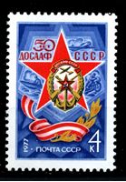 Bild von СССР 1977 г. Сол# 4672 • 4 коп. • 50-летие ДОСААФ • нагрудный знак • MNH OG XF